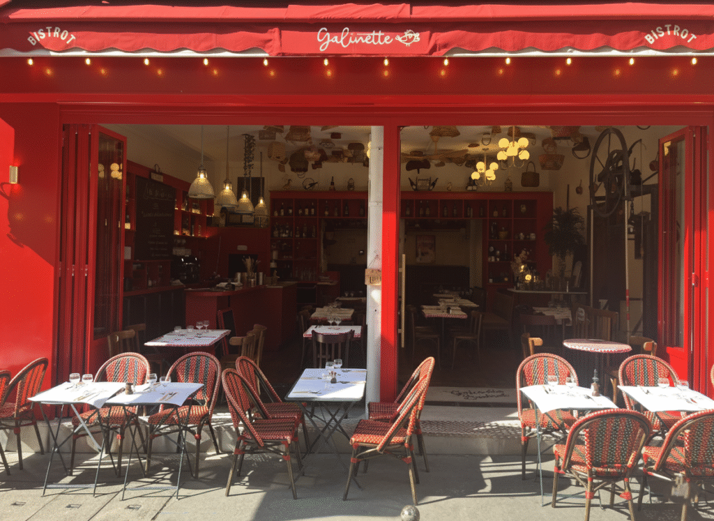 Devanture de Galinette terrasse et porte-fenêtre